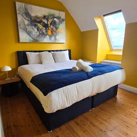 Dockland Apartment, 2 Bed, 2 Bath With Parking * Galway