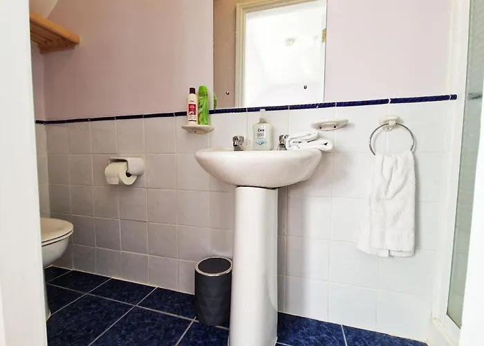 Dockland Apartment, 2 Bed, 2 Bath With Parking * Galway